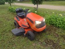 Tracteur a gazon ARIENS 22 hp 2 cylindres 46 '' de coupe