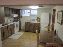 Beautiful 3-Bedroom Upper Floor for Rent – Prime Scarborough! - Photo 2