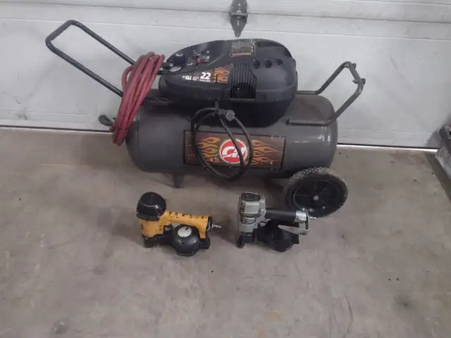 Compresseur portatif CAMPBELL HAUSFIELD 22 gallons avec hose