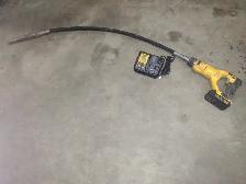 Vibreur pour ciment DEWALT avec 1 Batterie 1 chargeur