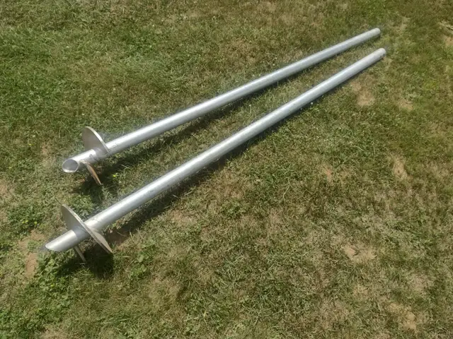 Pieux visé de 9'' de diametre et 7 pieds de long neuf de 9''