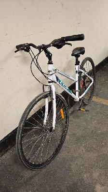 CCM Hybrid Bike with 21-Speed Shimano Drivetrain