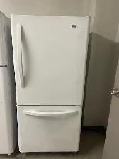 Réfrigérateur blanc  29'' congélateur au bas Haier