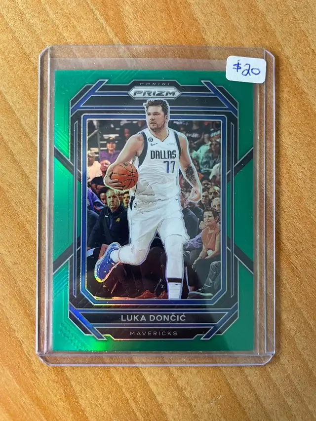 2022-23 Panini Prizm Prizms Green #196 Luka Doncic Mavericks