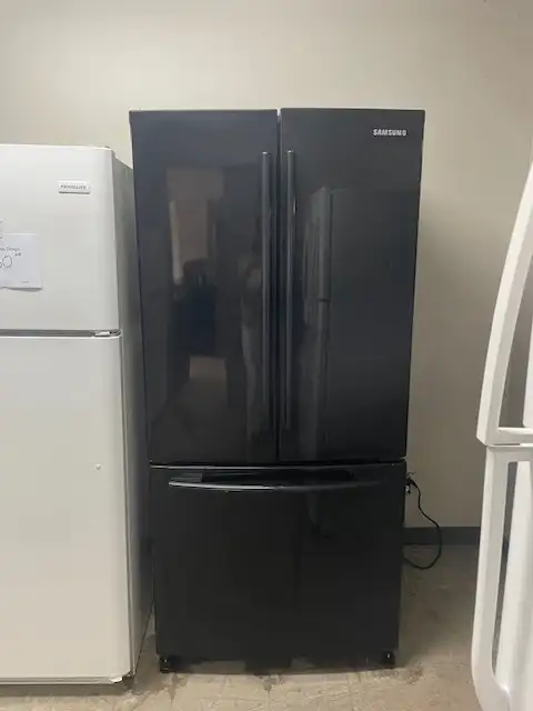 Réfrigérateur noir glacé 32'' portes Françaises Samsung