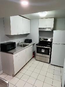 cosy furnished basement room near UTM for female to rent in Sep - Photo 3