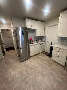 Grant McEwan/114 str/Large Room/ Female Student or Professional - Photo 4