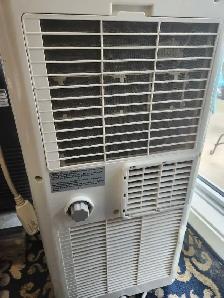 MIDEA 8000 BTU 4 IN 1 AC,DEHUMIDIFIER, HOSE - Photo 2
