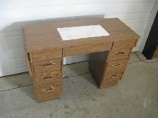 SEWING MACHINE TABLE - Photo 2