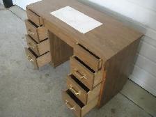 SEWING MACHINE TABLE - Photo 3