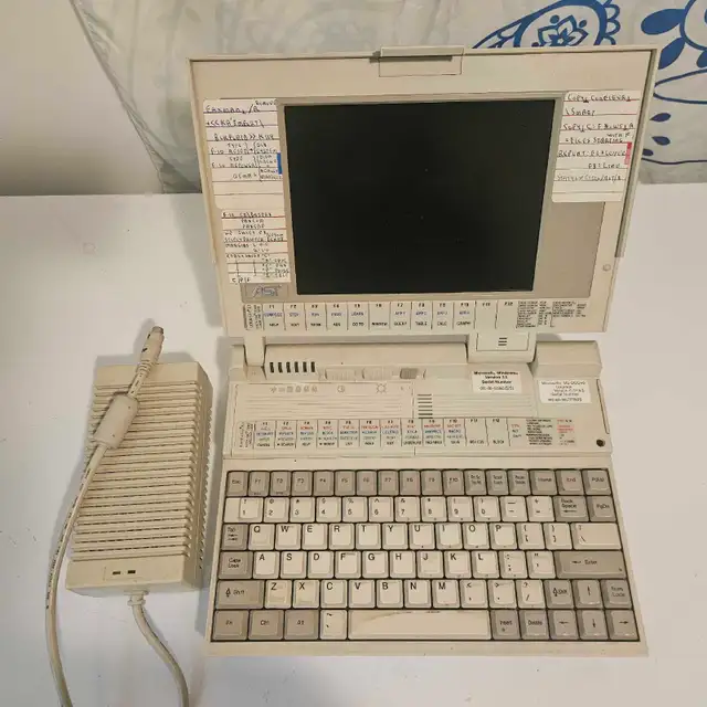 AST laptop 1987-1991 TURNS ON