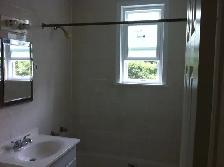 = Large 1 bedroom apt with parking. Close to Subway = - Photo 3