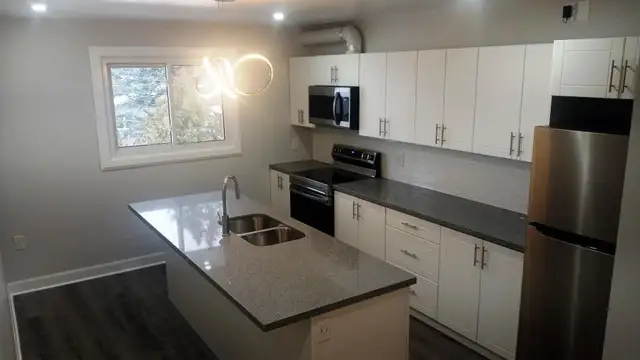 Huge Modern Renovated 2 bedroom Apartment - Haist Street Fonthil