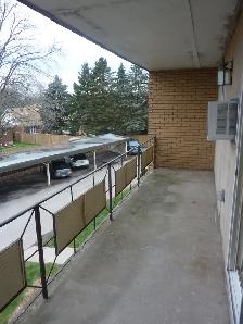 Huge Modern Renovated 2 bedroom Apartment - Haist Street Fonthil - Photo 6