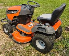 HUSQVARNA TS142K - 22 HP LAWN TRACTOR - Photo 3