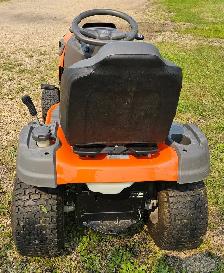 HUSQVARNA TS142K - 22 HP LAWN TRACTOR - Photo 4