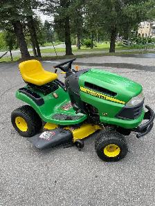 John Deere 125 Lawn Tractor