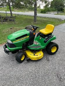 John Deere 125 Lawn Tractor - Photo 2