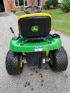 John Deere 125 Lawn Tractor - Photo 4