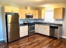 NEWER 3 BEDROOM W/DBL GRG & FCD YD, BEST AREA - Photo 2