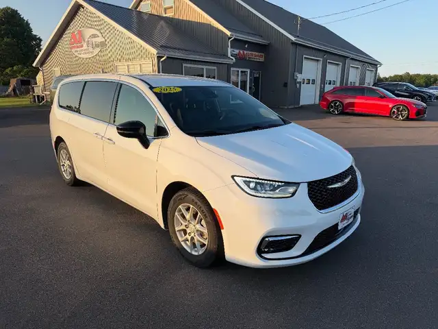 2025 Chrysler PACIFICA