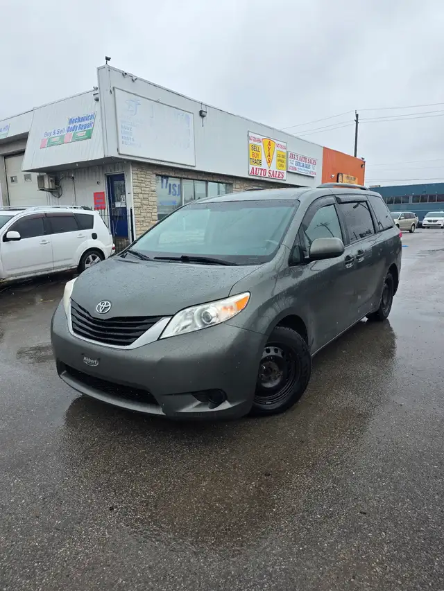 2011 Toyota Sienna LE