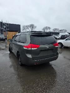 2011 Toyota Sienna LE - Photo 3