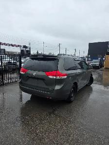 2011 Toyota Sienna LE - Photo 4