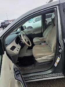 2011 Toyota Sienna LE - Photo 5