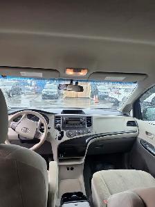 2011 Toyota Sienna LE - Photo 8