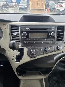 2011 Toyota Sienna LE - Photo 9