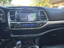 2018 Toyota Highlander AWD XLE, 8 SEATER, NO ACCIDENT - Photo 14
