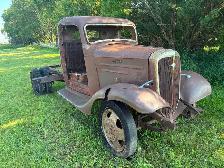 1836 Chev  Truck-Marquette Sedan - Photo 2