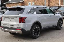 2025 Kia Sorento EX - Photo 18