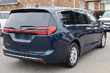 2025 Chrysler Pacifica Select FWD - Photo 2