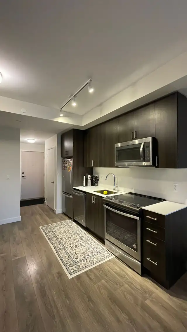 Modern 1-Bedroom Condo – Prime Oakville Location – $2,250