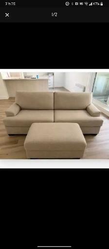 Causeuse avec repose pieds(Presque neuve)
