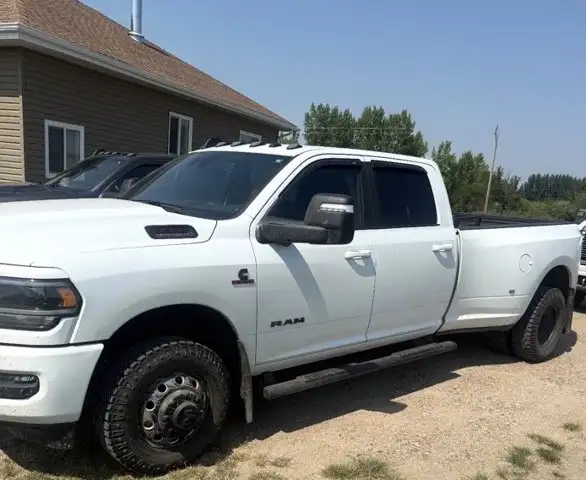 2024 Ram 3500 Big Horn Crew Cab 4x4 | Low KMs | Cummins Diesel