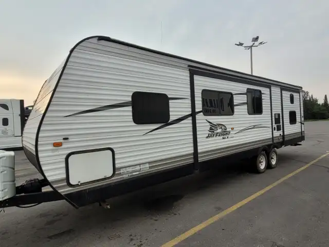 2017 Jayco 32ft RV, $13,995 Super Cheap
