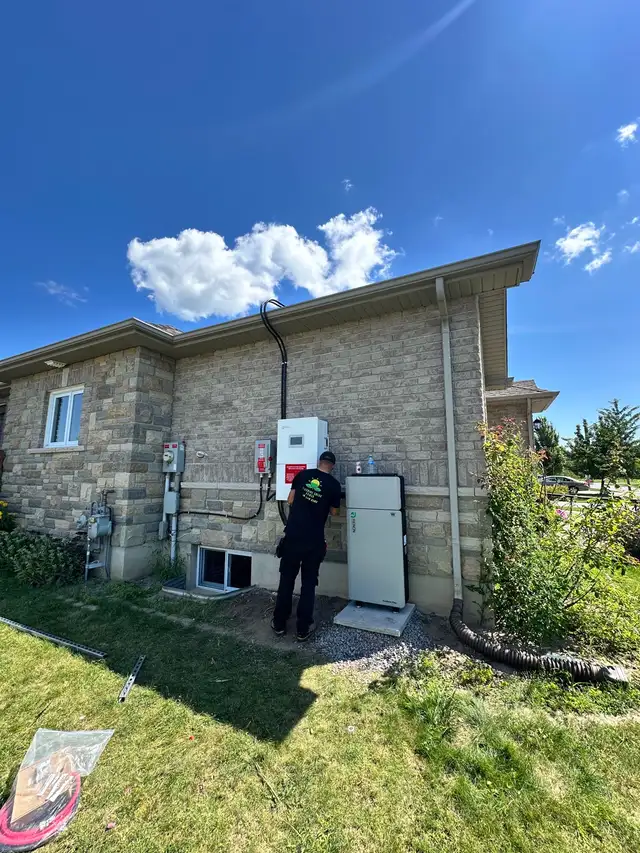 Solar panel installer