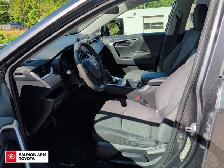 2020 Toyota RAV4 LE - Photo 6