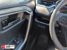 2020 Toyota RAV4 LE - Photo 17