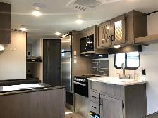 2027 WINNIPEG RV CAMPER TRAILER RENTALS!  ALL NEWER UNITS! ! - Photo 17