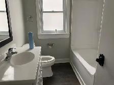 3 Bedroom plus den and 2 bathroom house for rent - Welland - Photo 4