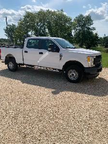 2017 Ford F250 Crew Cab 4X4 - Photo 2