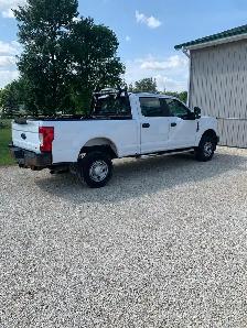 2017 Ford F250 Crew Cab 4X4 - Photo 3
