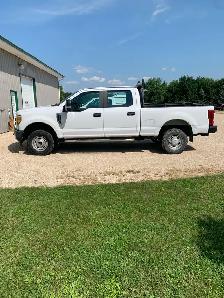 2017 Ford F250 Crew Cab 4X4 - Photo 4