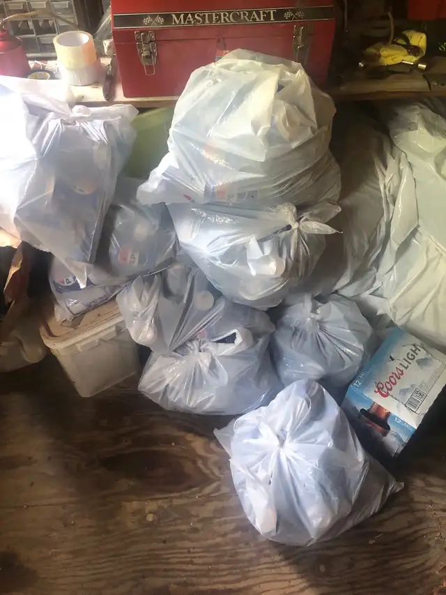Plus de 10 sacs de consignées à donner