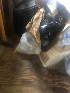Plus de 10 sacs de consignées à donner - Photo 3