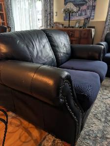 PREMIUM LEATHER LOVESEAT